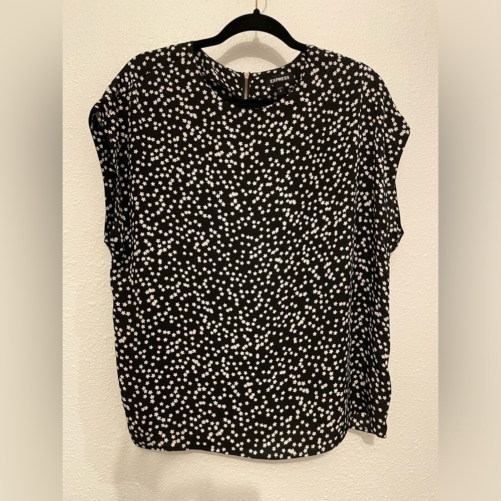 Express Woman Top Size M Black/White Polka Dot star Polyester zipup back Blouse